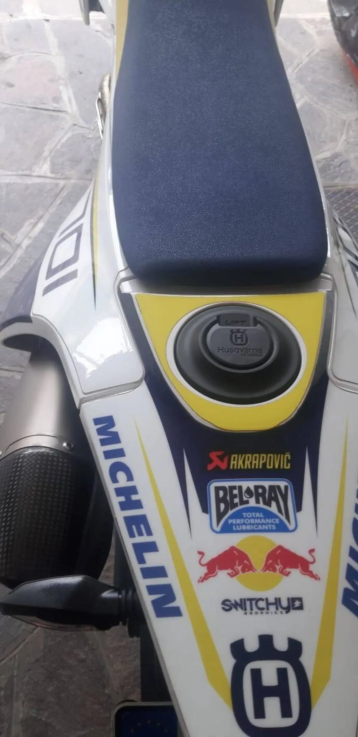 Husqvarna 701 Supermoto (2017 - 19) (7)