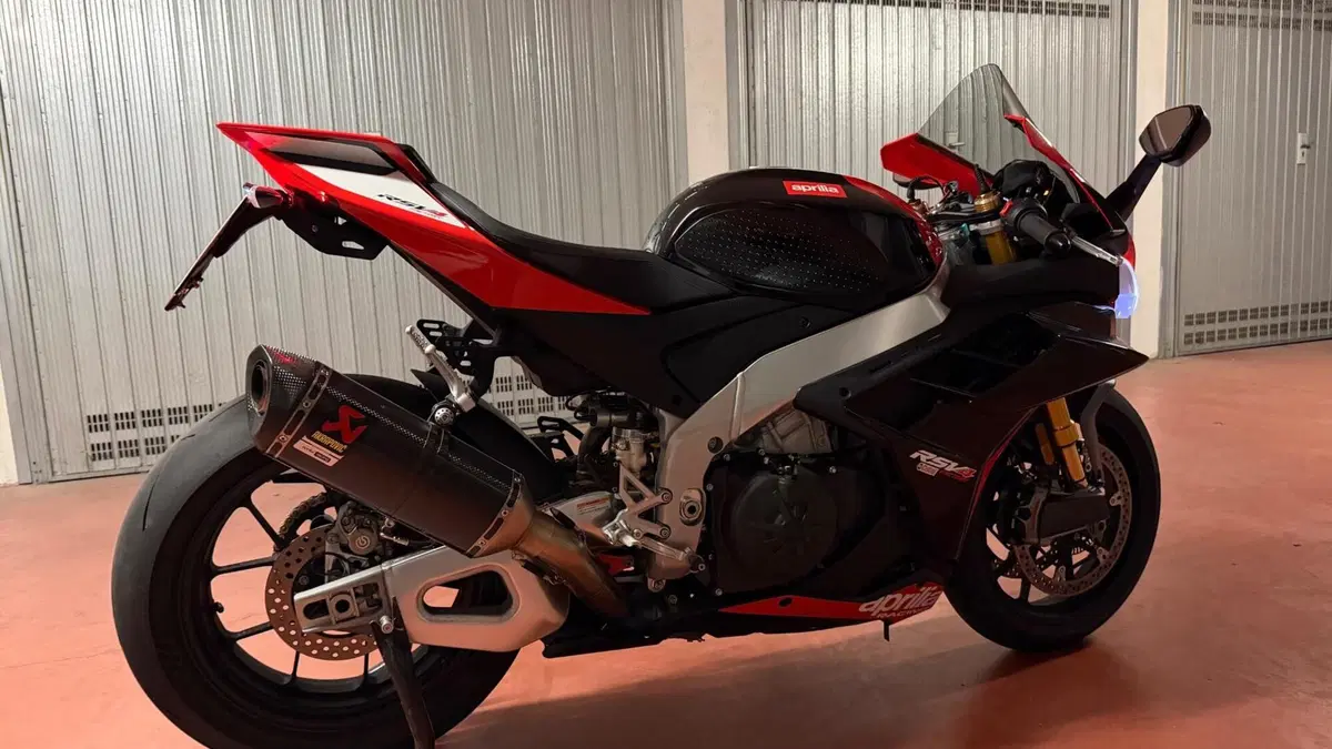 Aprilia RSV4 1100 Factory SE-09 SBK (2024) (2)