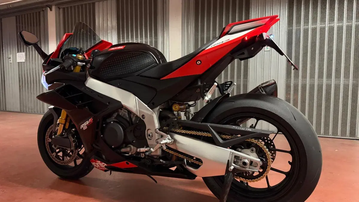 Aprilia RSV4 1100 Factory SE-09 SBK (2024) (3)