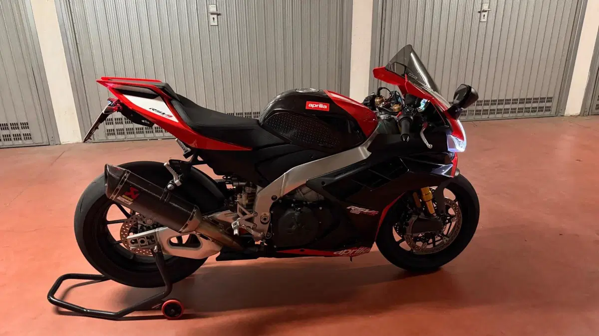 Aprilia RSV4 1100 Factory SE-09 SBK (2024) (4)
