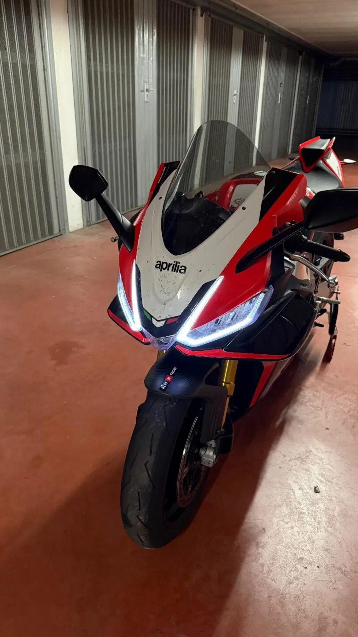 Aprilia RSV4 1100 Factory SE-09 SBK (2024) (5)