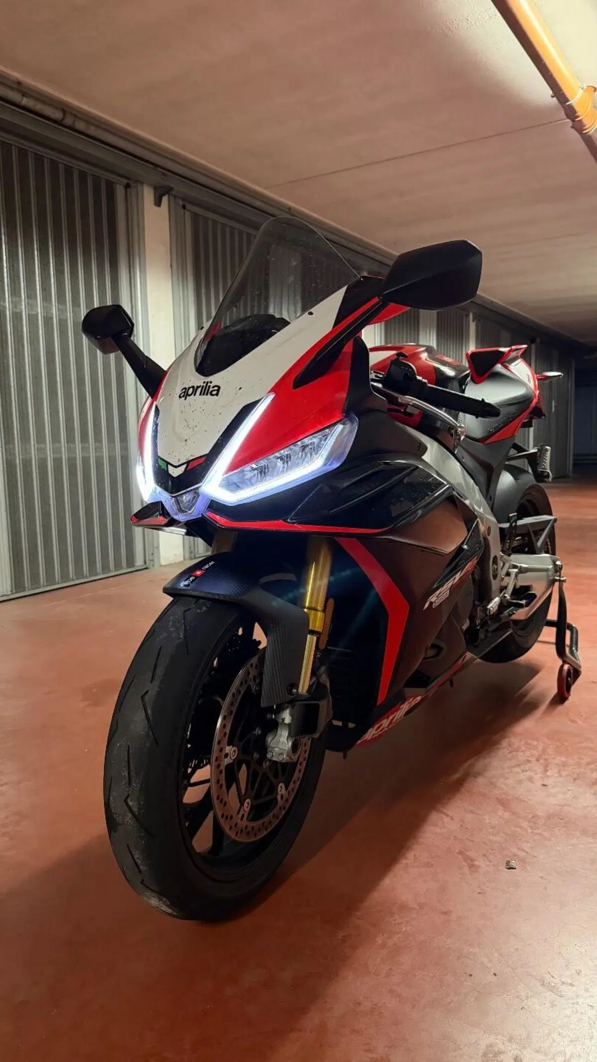 Aprilia RSV4 1100 Factory SE-09 SBK (2024)