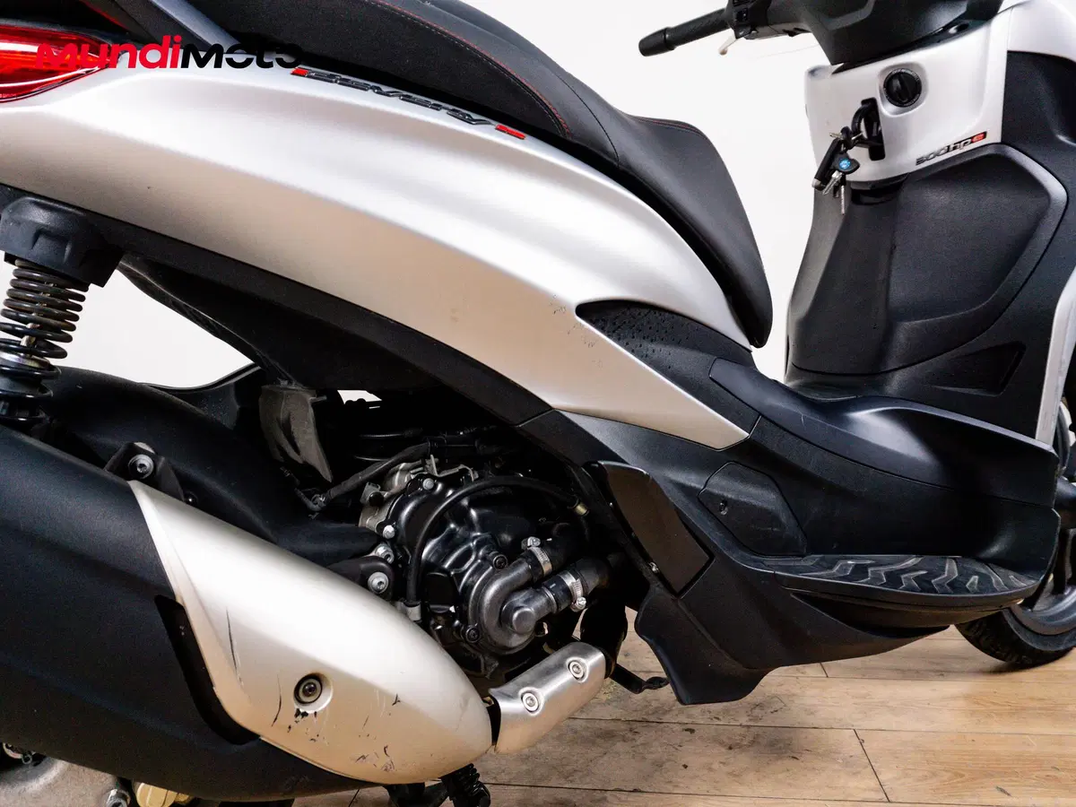 Piaggio Beverly 300 Hpe (2021) (4)