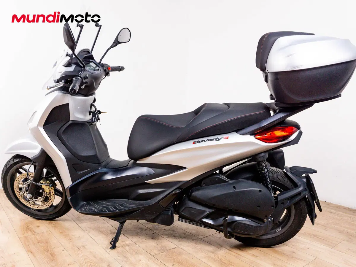 Piaggio Beverly 300 Hpe (2021) (7)