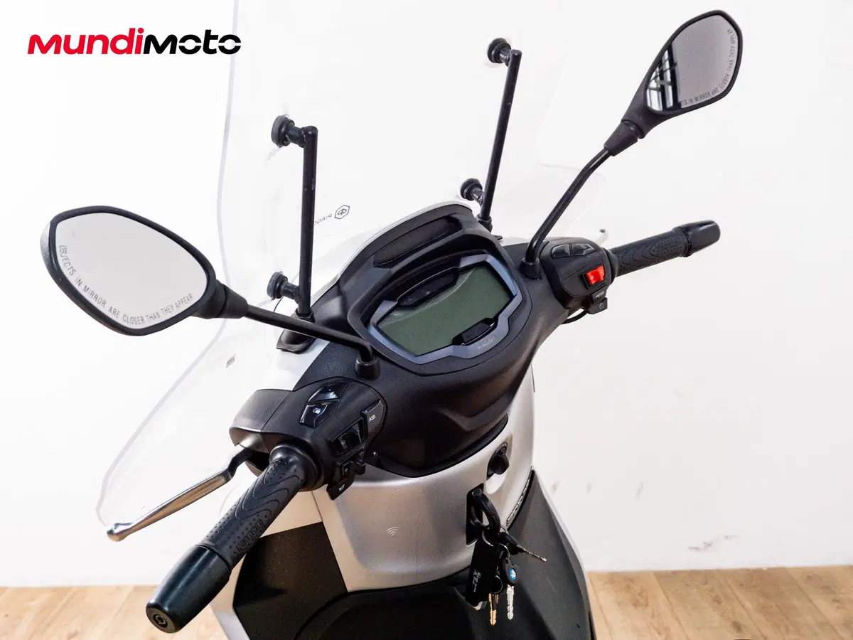 Piaggio Beverly 300 Hpe (2021) (11)