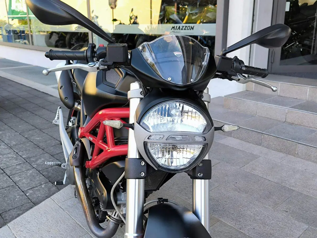 Ducati Monster 696 Plus (2007 - 14) (3)