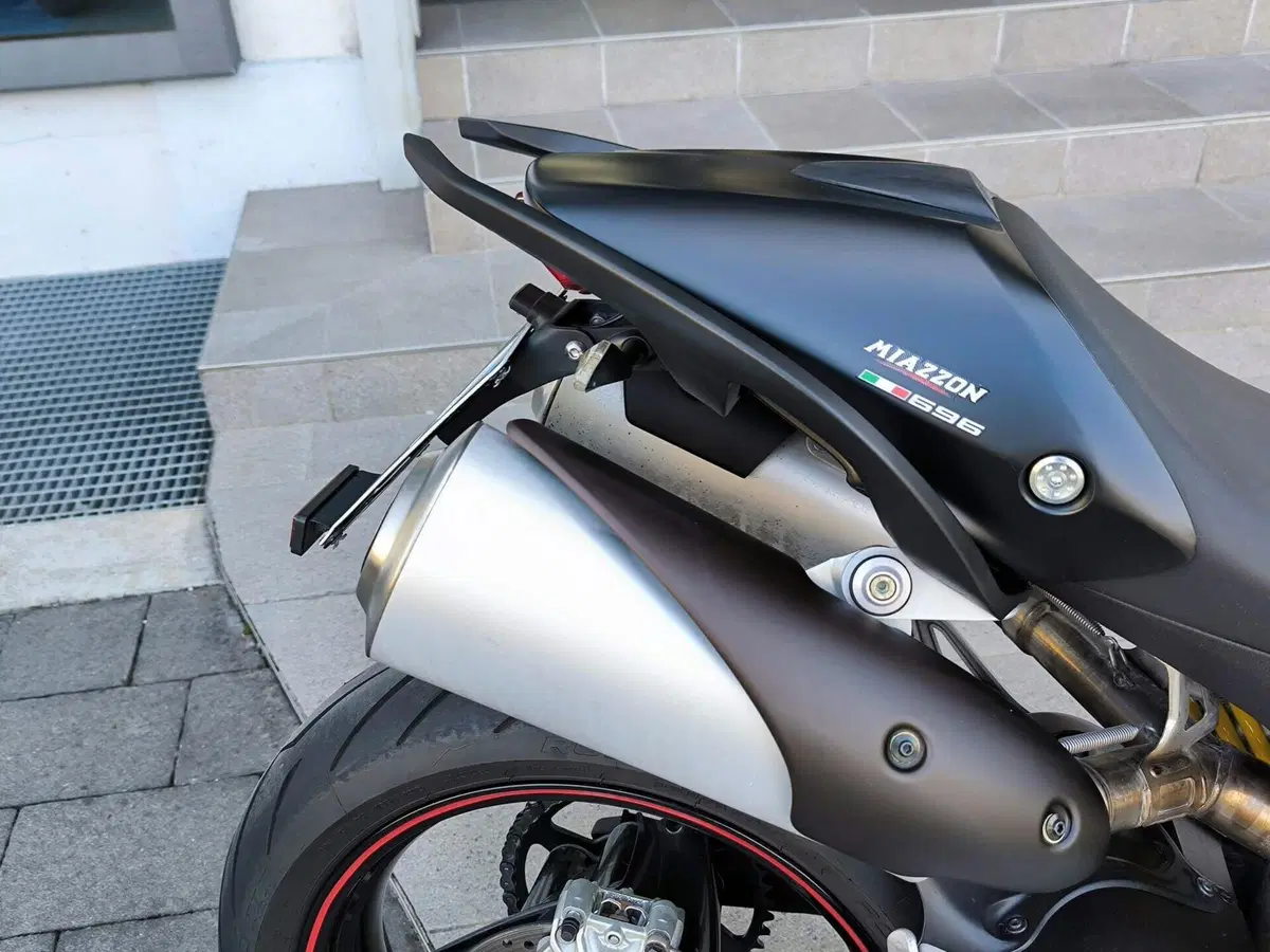 Ducati Monster 696 Plus (2007 - 14) (4)