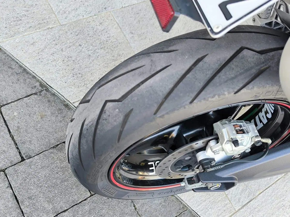 Ducati Monster 696 Plus (2007 - 14) (10)