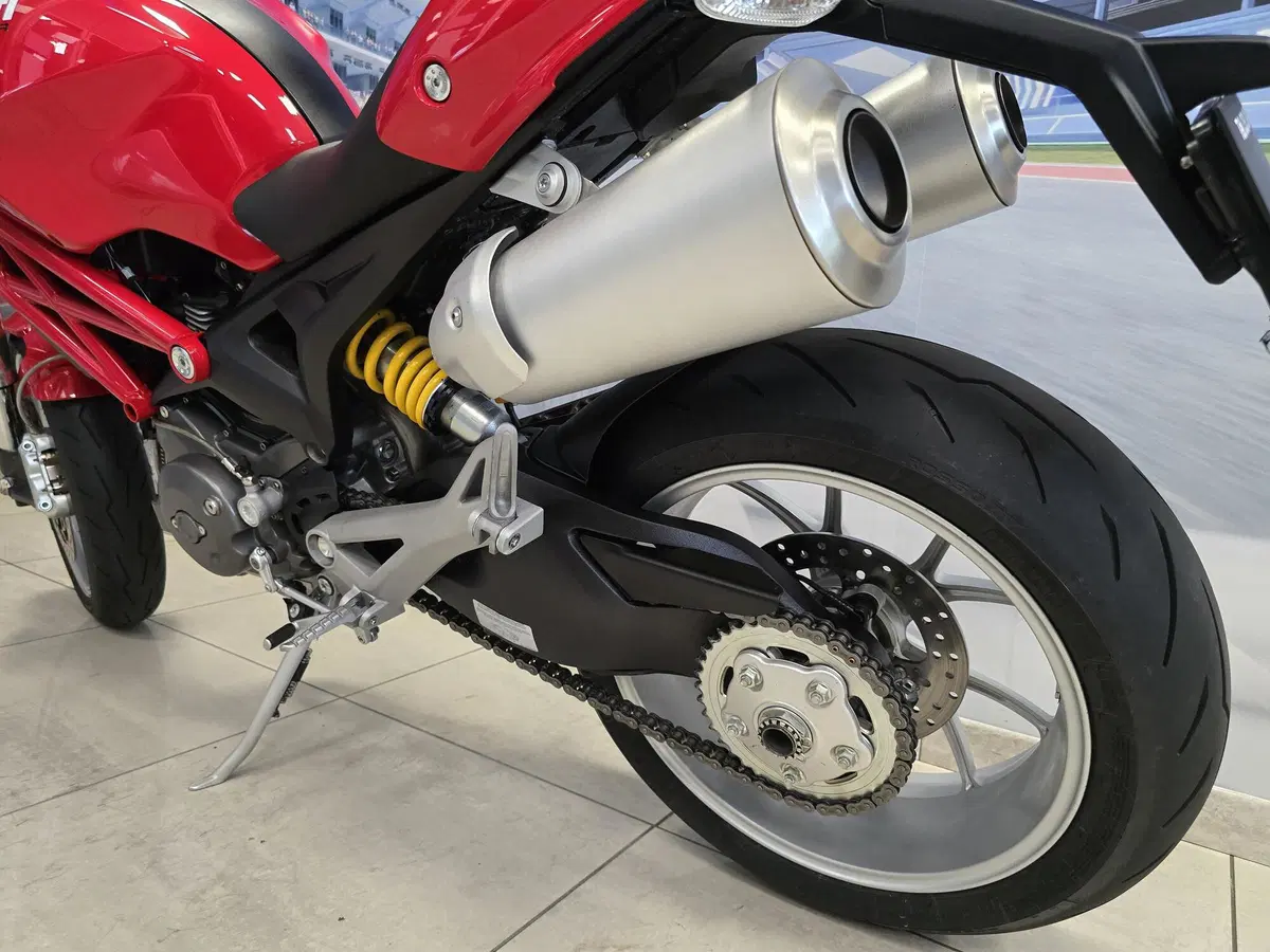 Ducati Monster 1100 (2009 - 10) (5)