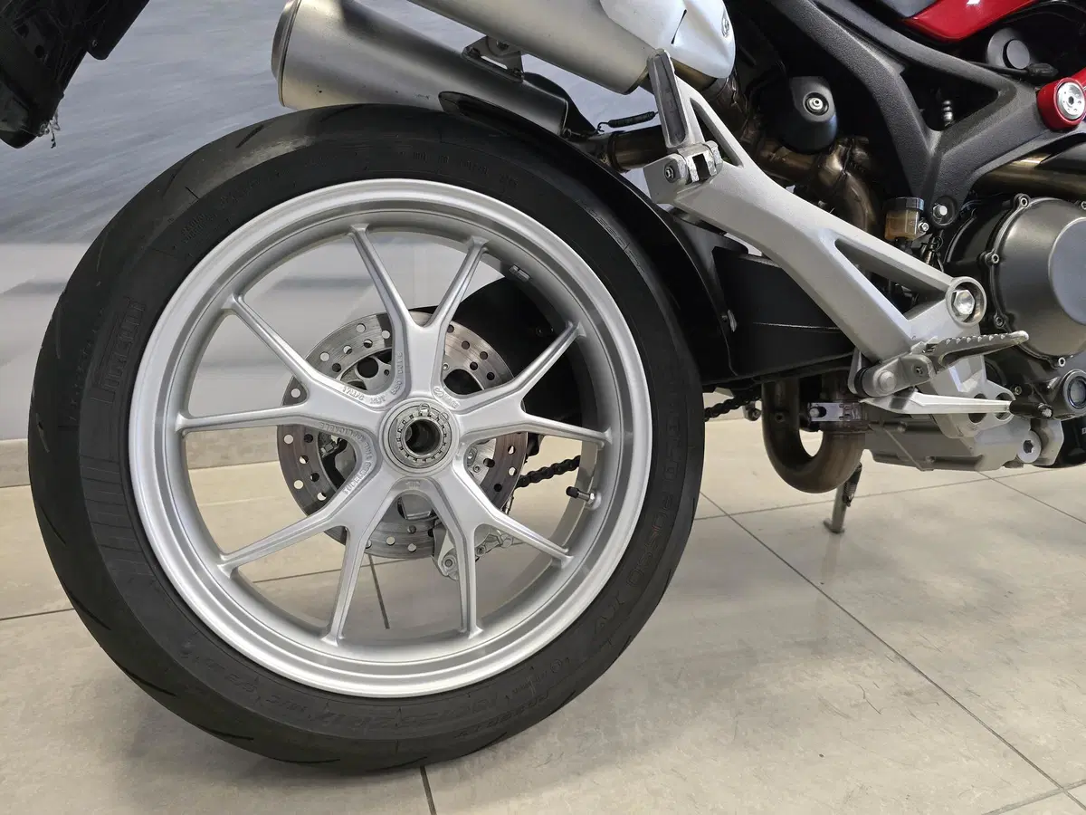 Ducati Monster 1100 (2009 - 10) (16)