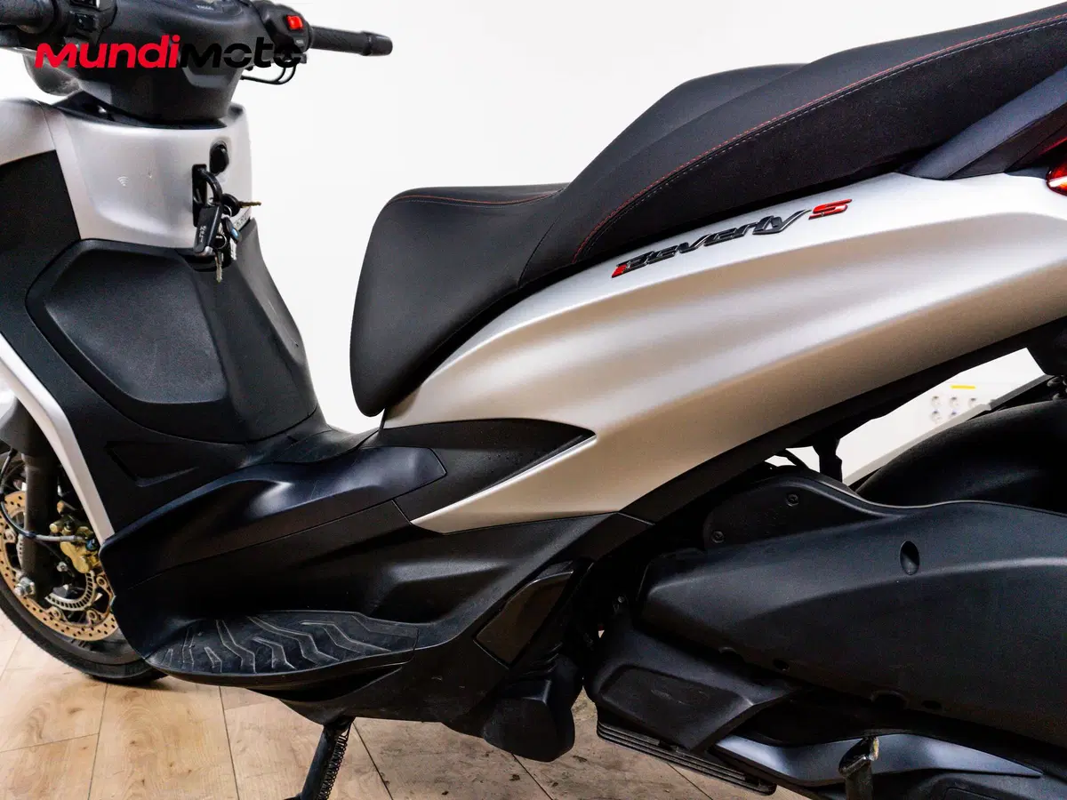 Piaggio Beverly 300 Hpe (2021) (10)