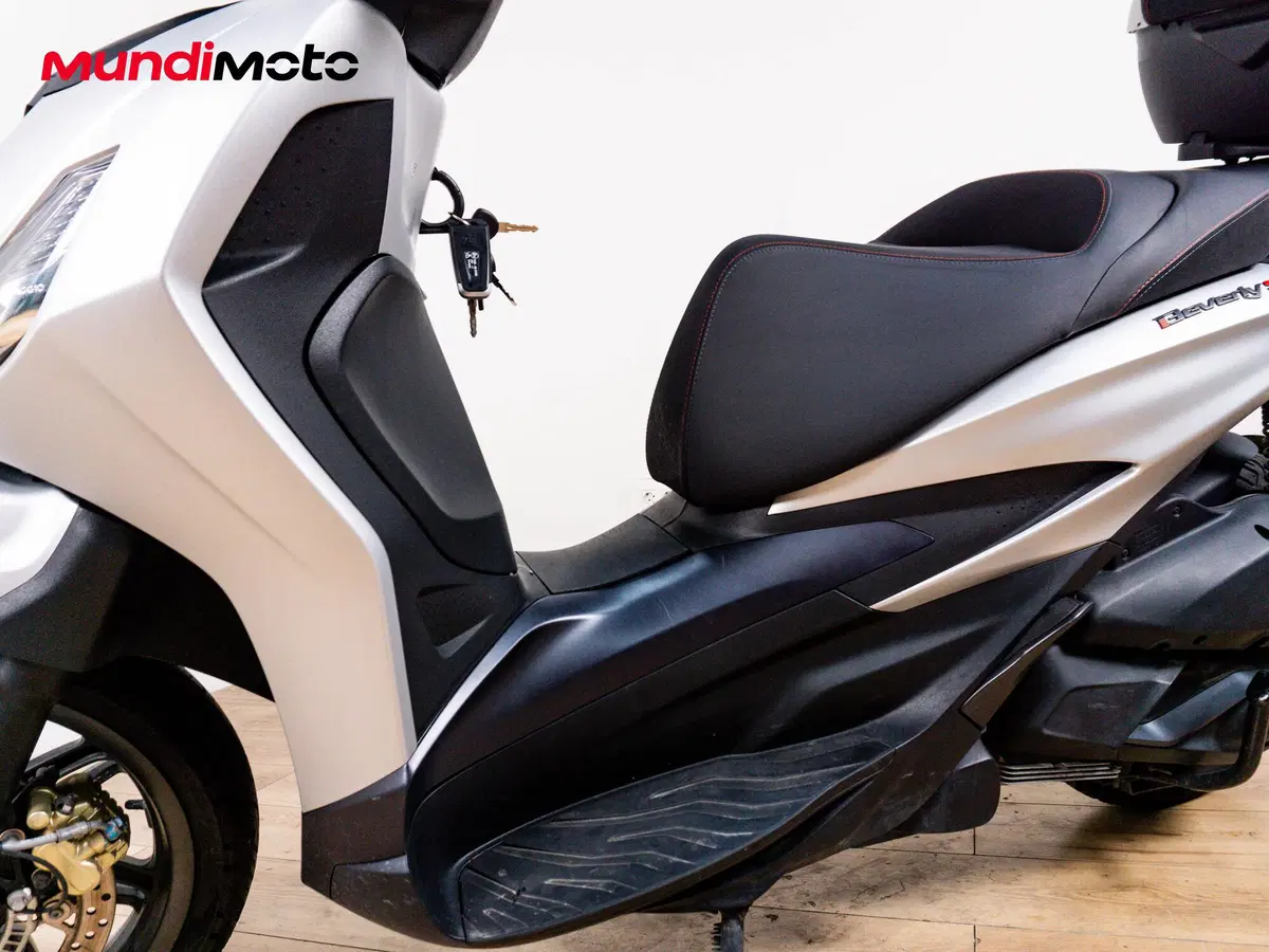 Piaggio Beverly 300 Hpe (2021) (9)