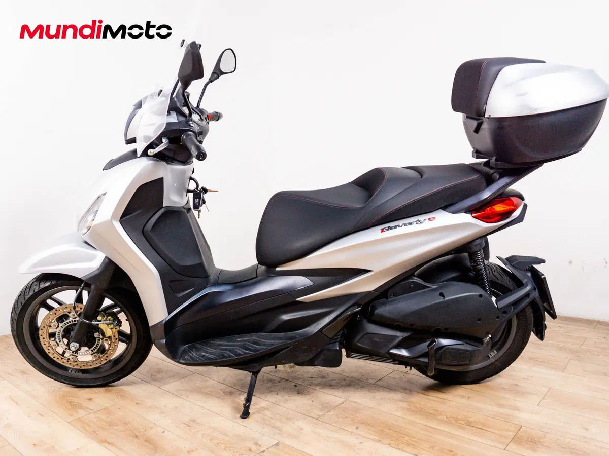 Piaggio Beverly 300 Hpe (2021) (6)