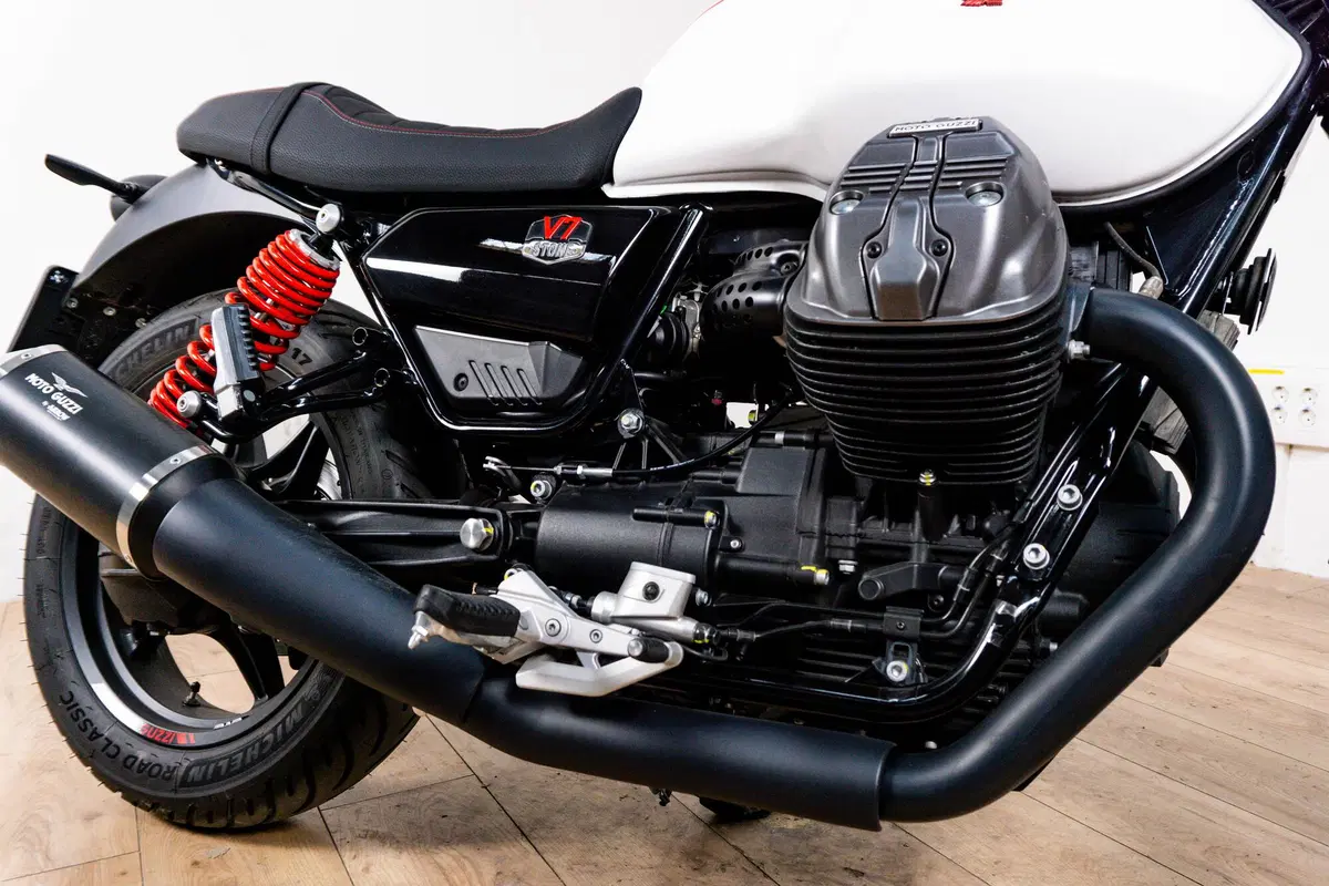 Moto Guzzi V7 850 Stone Special Abs (2021) (5)