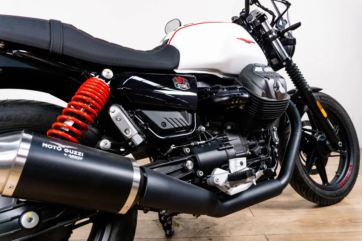 Moto Guzzi V7 850 Stone Special Abs (2021) (4)