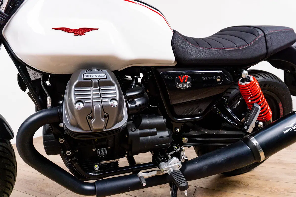 Moto Guzzi V7 850 Stone Special Abs (2021) (9)