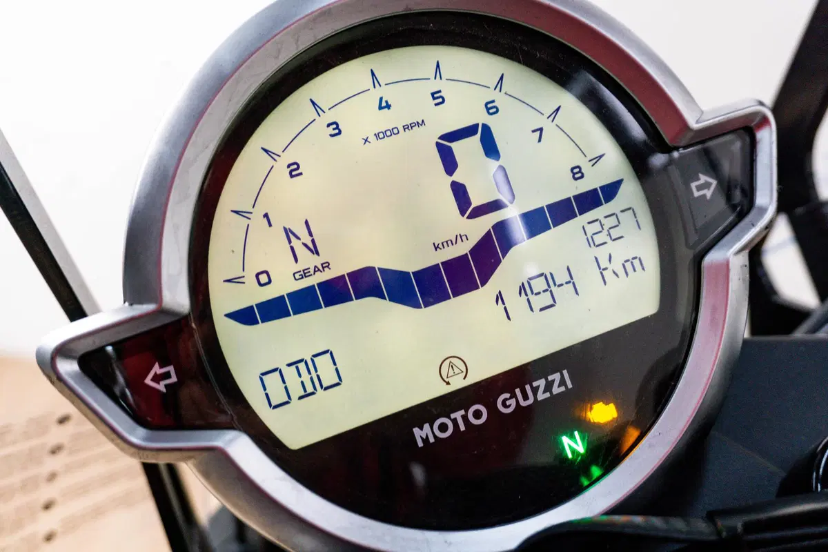 Moto Guzzi V7 850 Stone Special Abs (2021) (12)