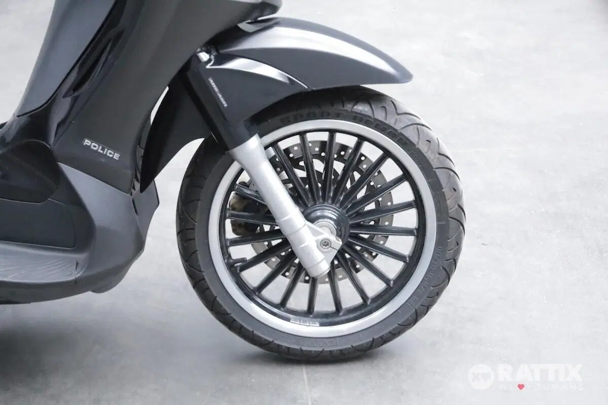 Piaggio Beverly 300 i.e. ABS-ASR (2016 - 20) (8)