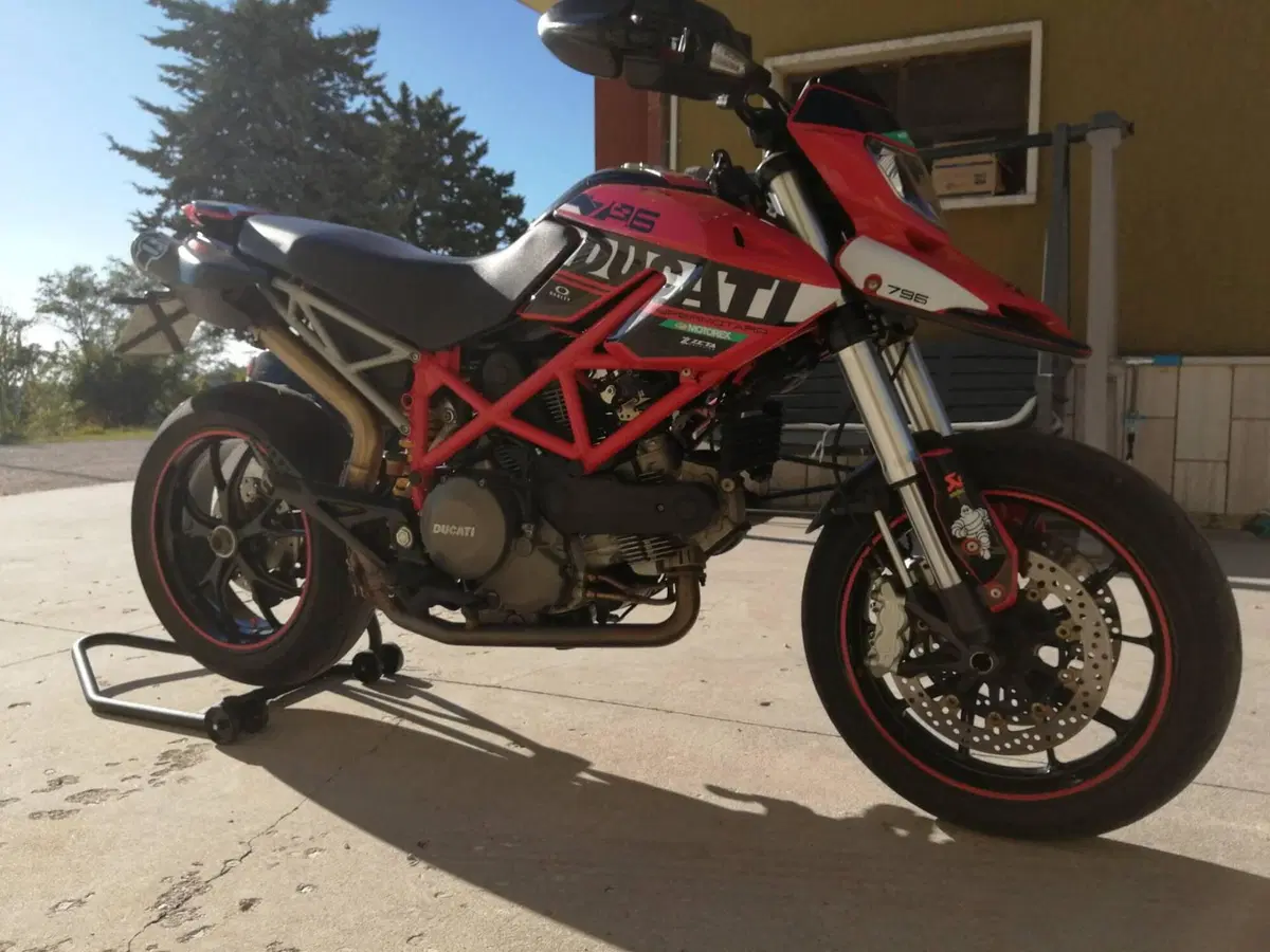 Ducati Hypermotard 796 (2012) (3)
