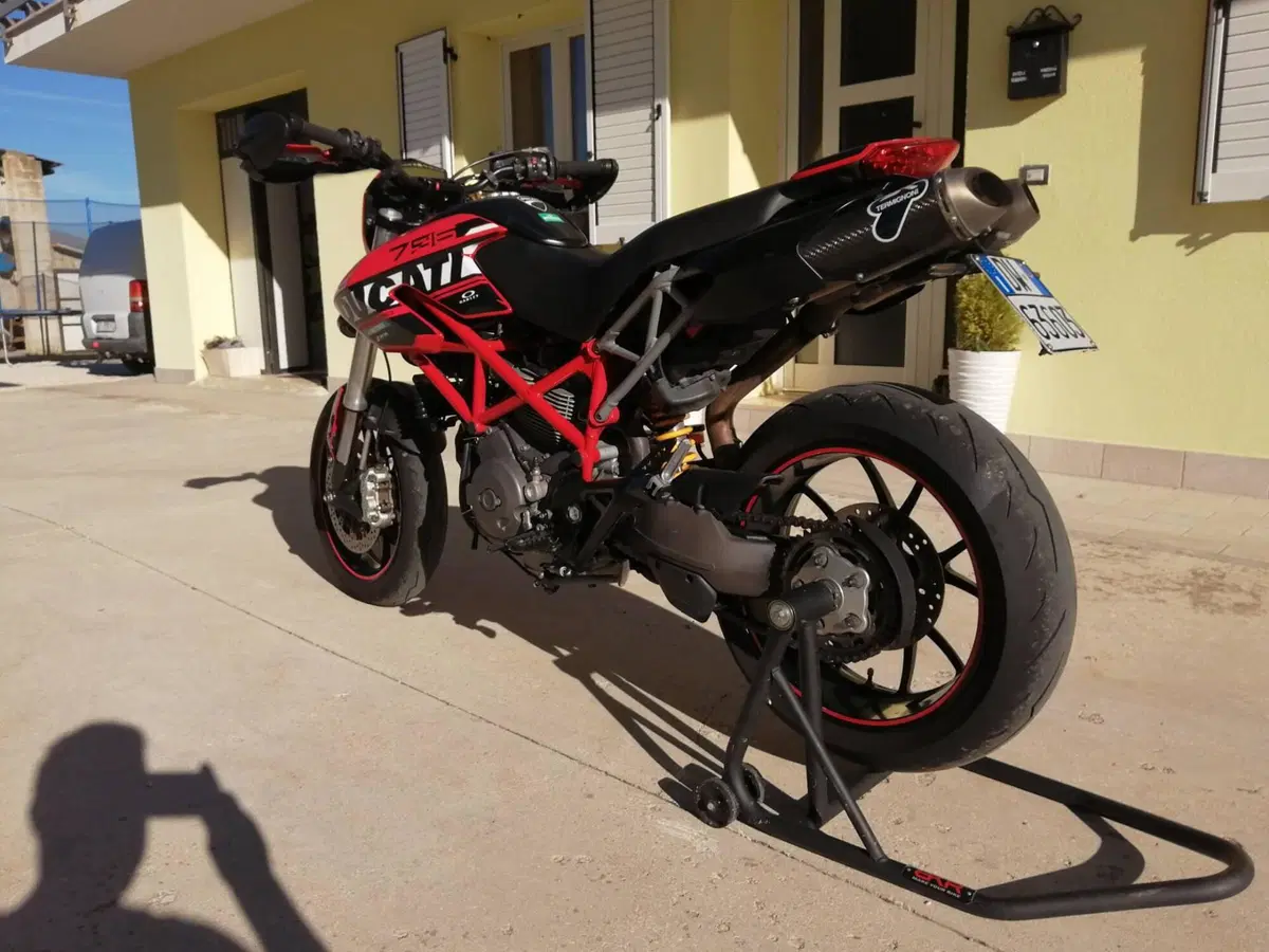 Ducati Hypermotard 796 (2012) (4)