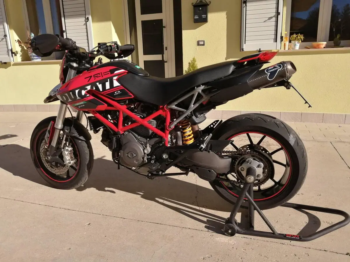 Ducati Hypermotard 796 (2012) (5)
