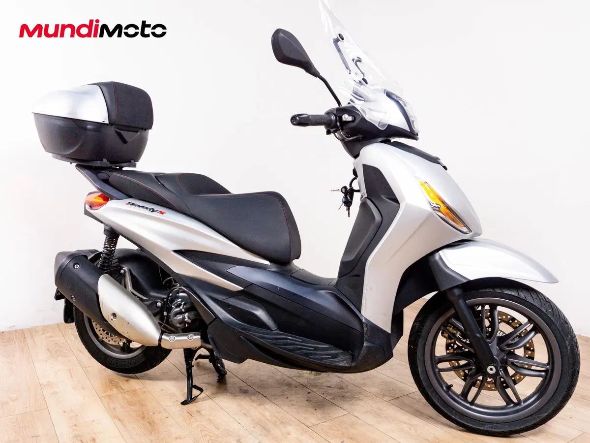 Piaggio Beverly 300 Hpe (2021) (2)