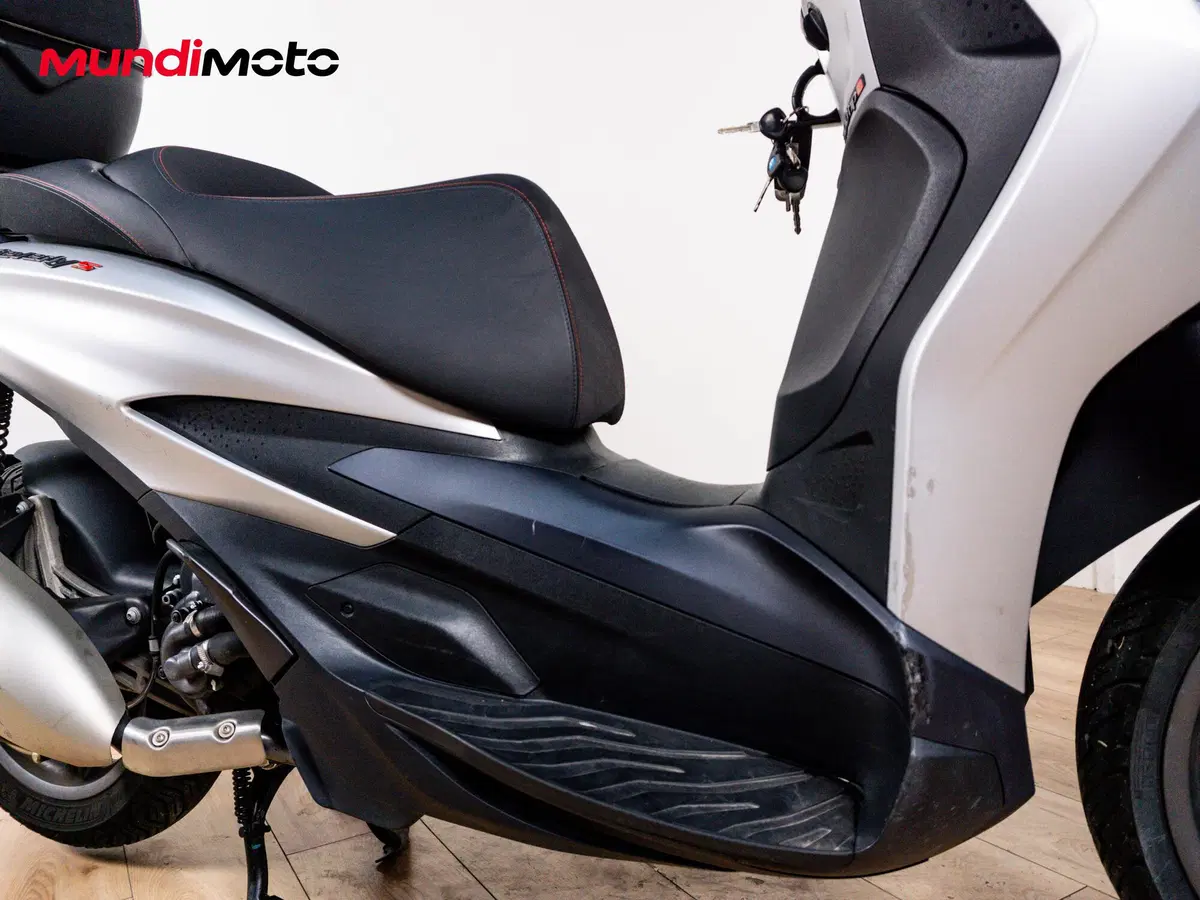 Piaggio Beverly 300 Hpe (2021) (5)