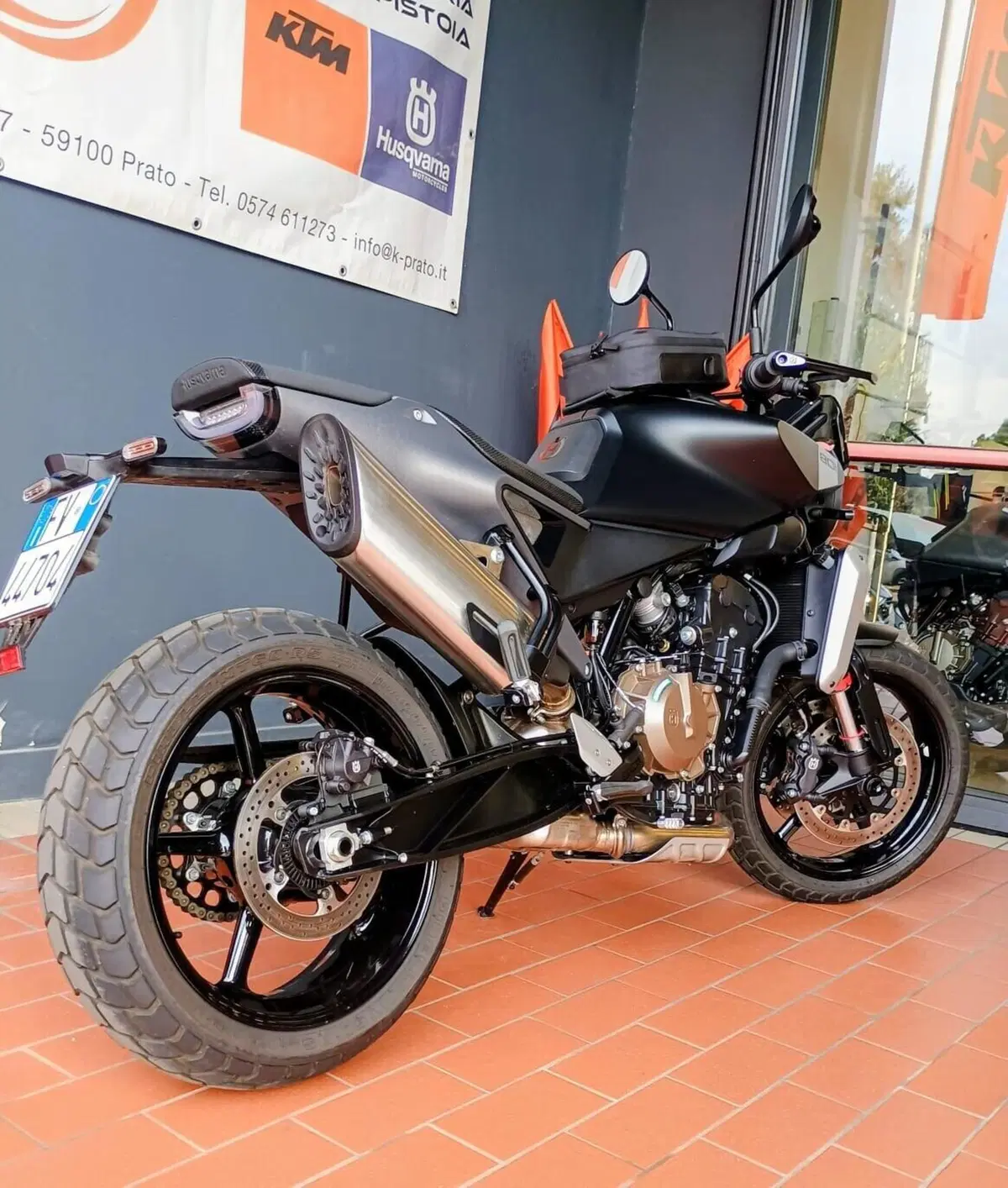 Husqvarna Svartpilen 801 L (2025 - 26) (5)