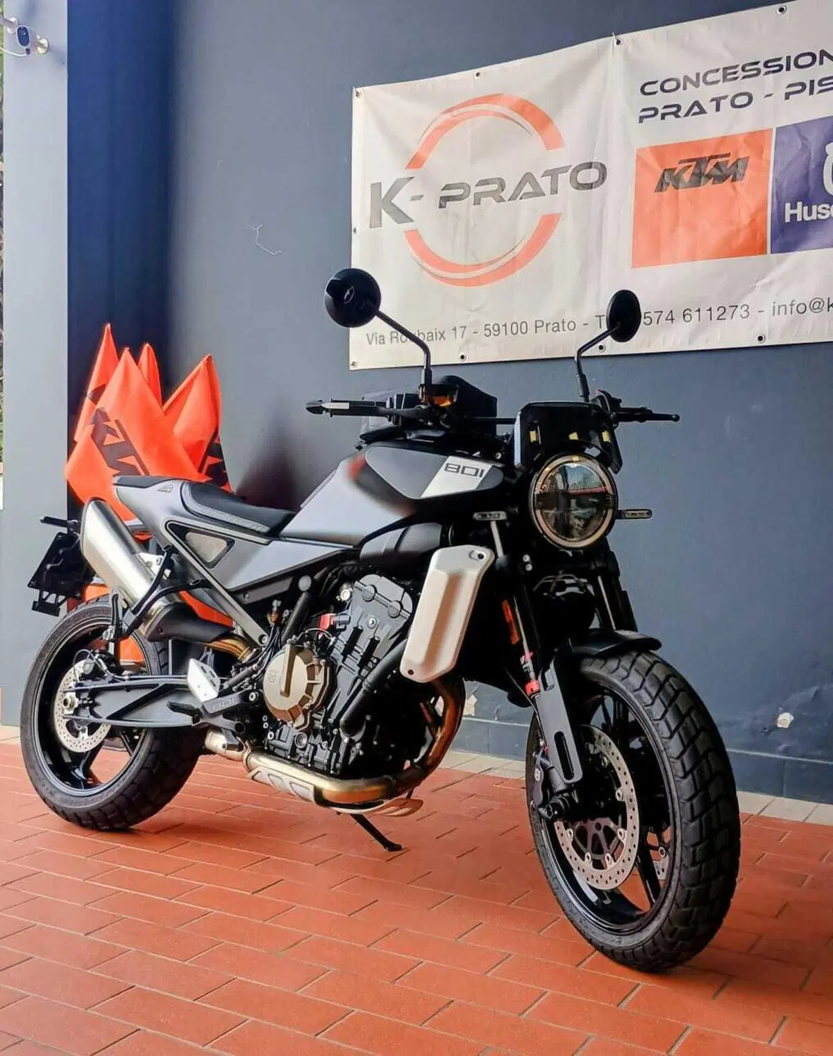 Husqvarna Svartpilen 801 L (2025 - 26) (2)