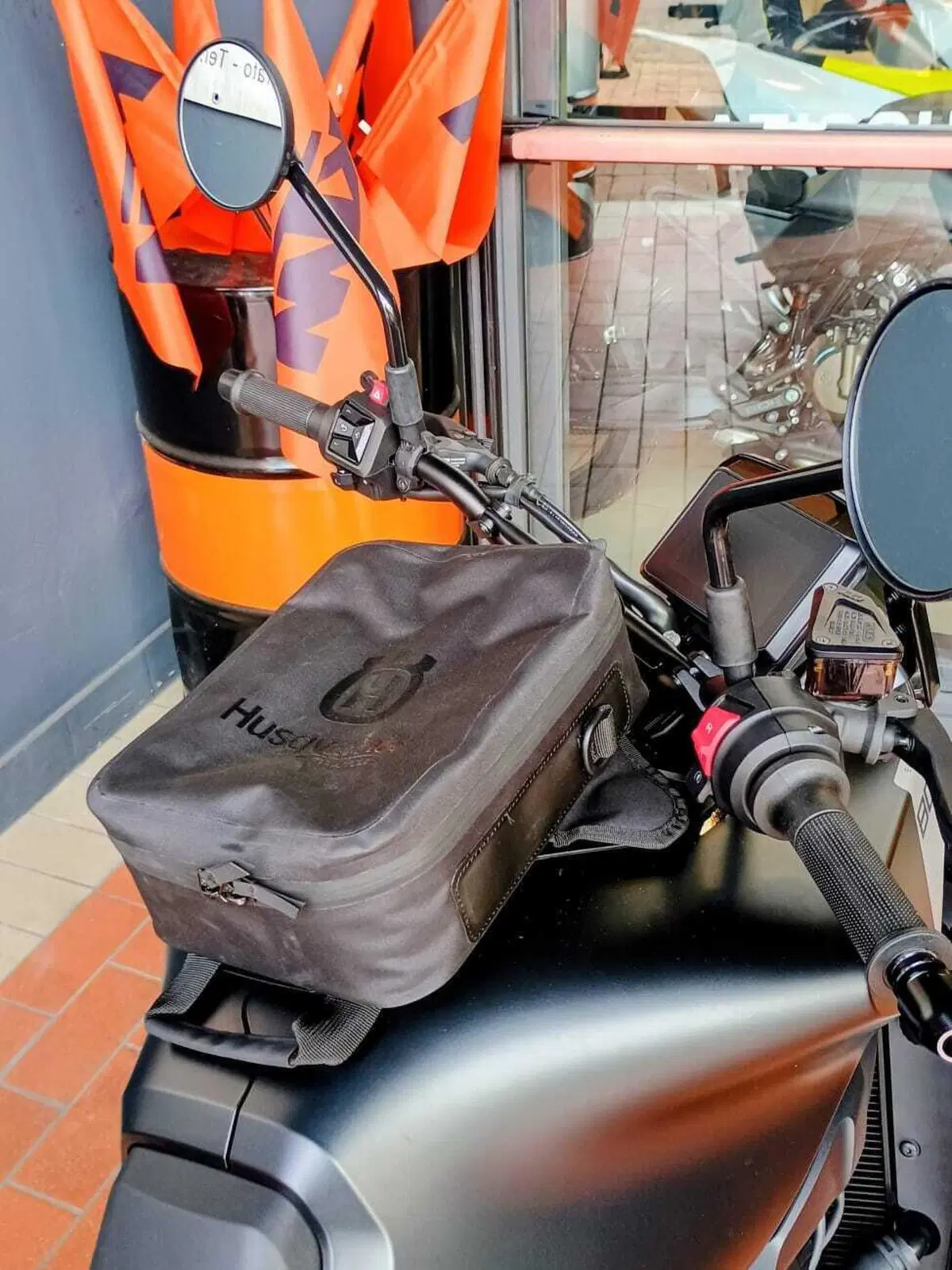 Husqvarna Svartpilen 801 L (2025 - 26) (6)