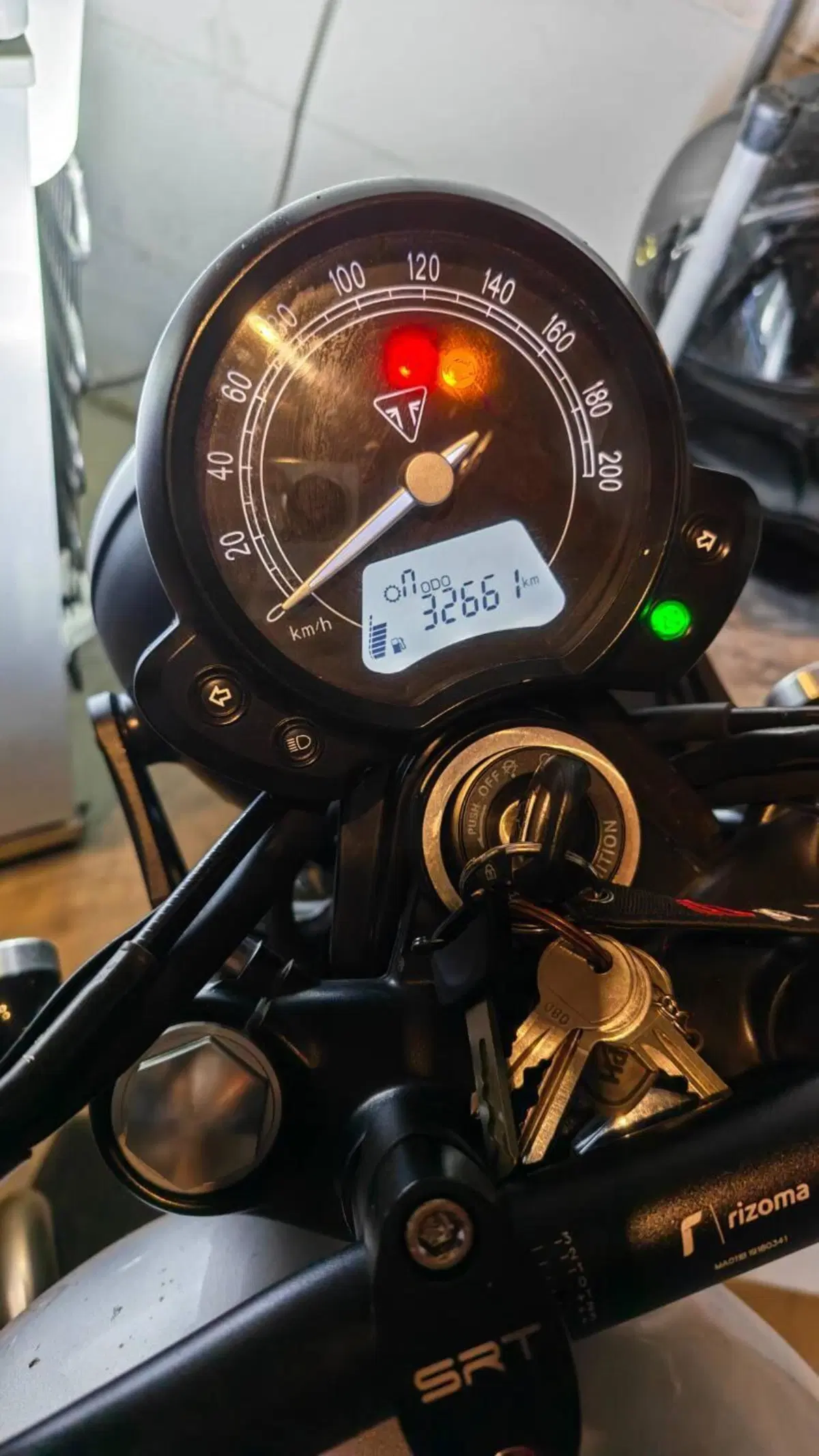 Triumph Street Twin 900 (2017 - 18) (13)