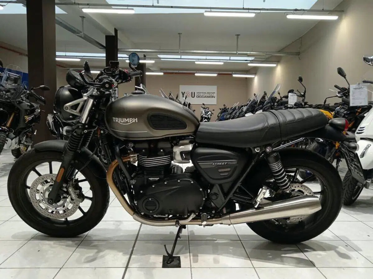 Triumph Street Twin 900 (2021 - 22) (3)