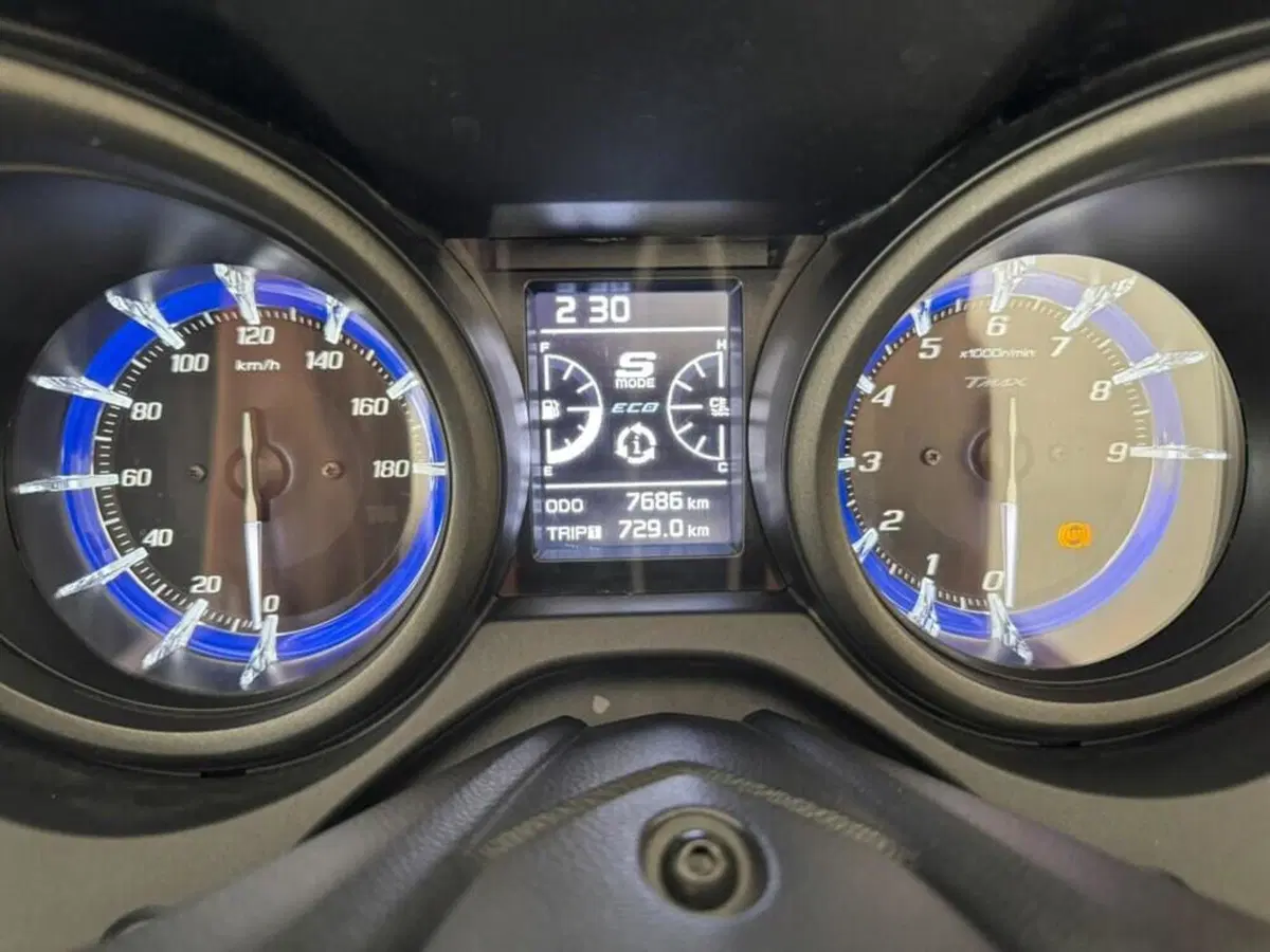 Yamaha T-Max 560 (2020 - 21) (5)