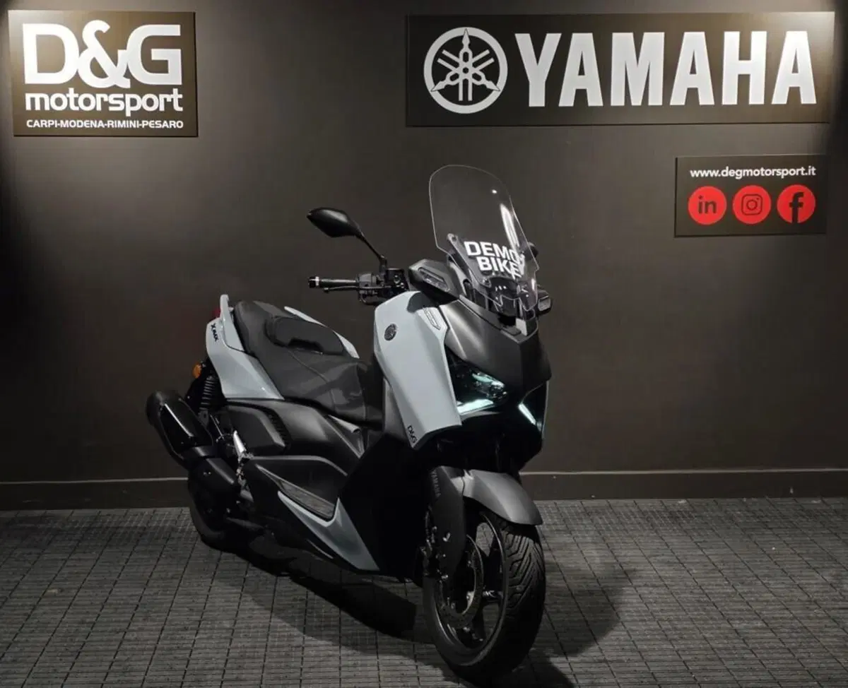 Yamaha X-Max 300 Tech Max (2025 - 26) (2)