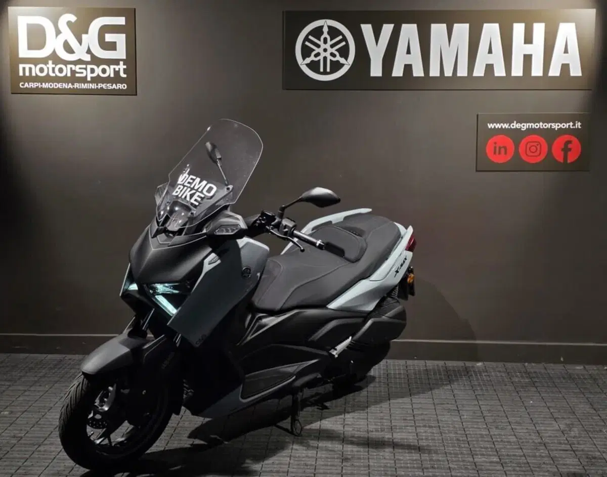 Yamaha X-Max 300 Tech Max (2025 - 26) (3)