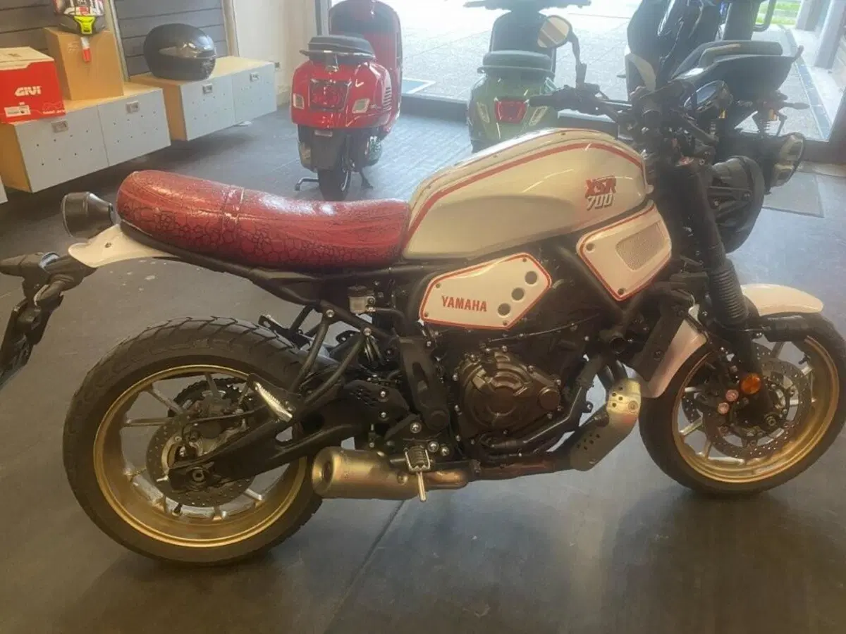 Yamaha XSR 700 XTribute (2022 - 24) (4)