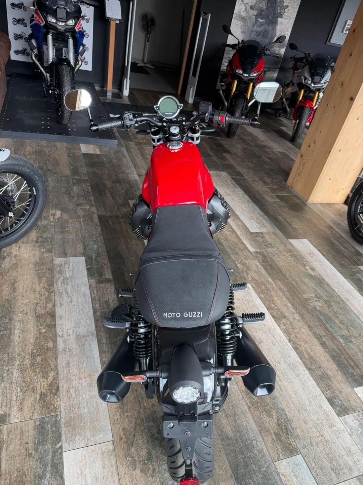 Moto Guzzi V7 Sport (2025 - 26) (3)