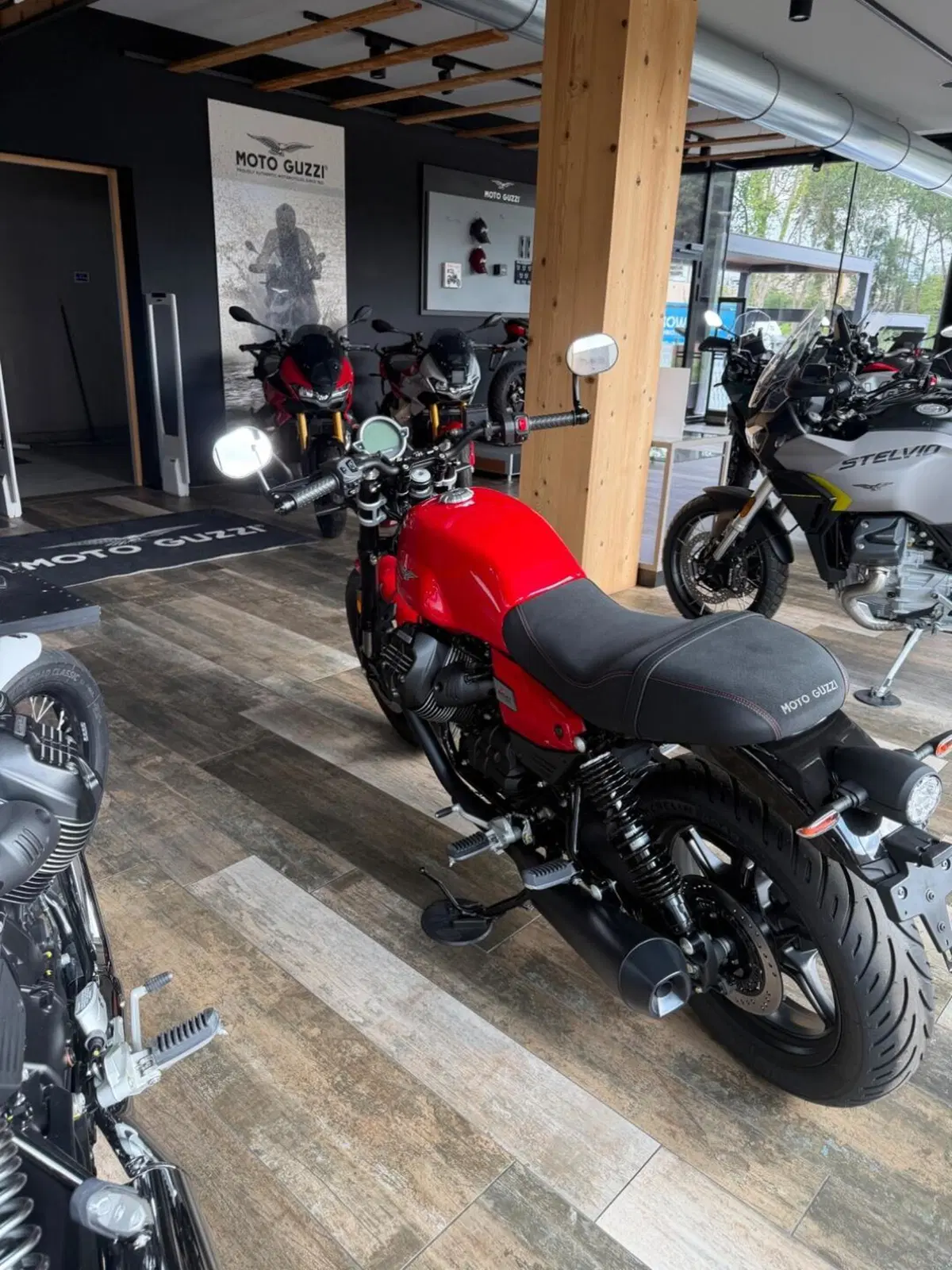 Moto Guzzi V7 Sport (2025 - 26) (4)
