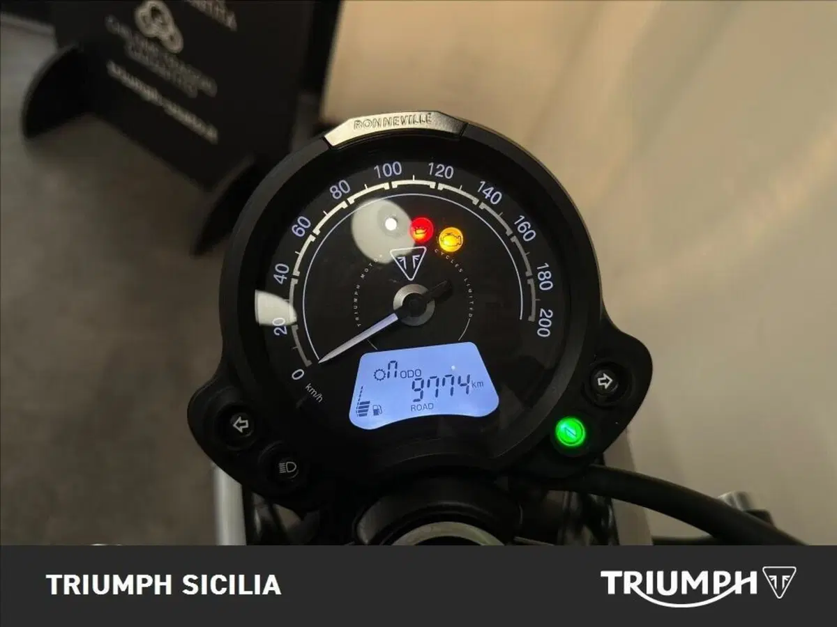 Triumph Scrambler 900 Stealth Edition (2024) (15)