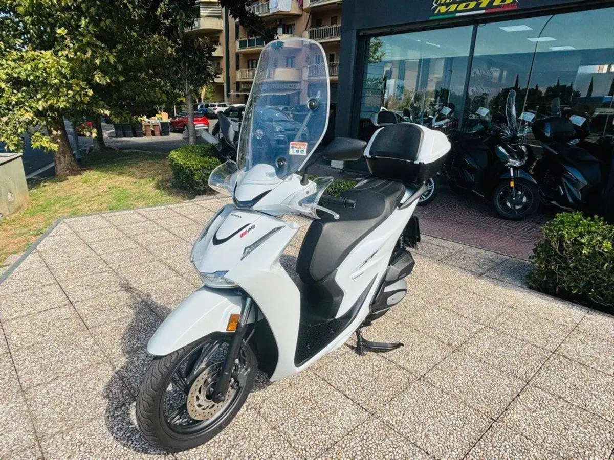 Honda SH 150i (2024 - 25) (4)