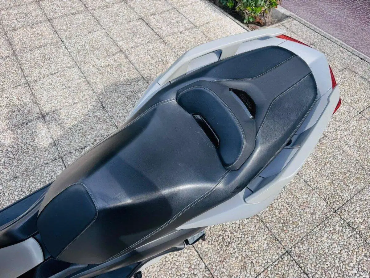 Yamaha X-Max 300 (2021 - 24) (5)