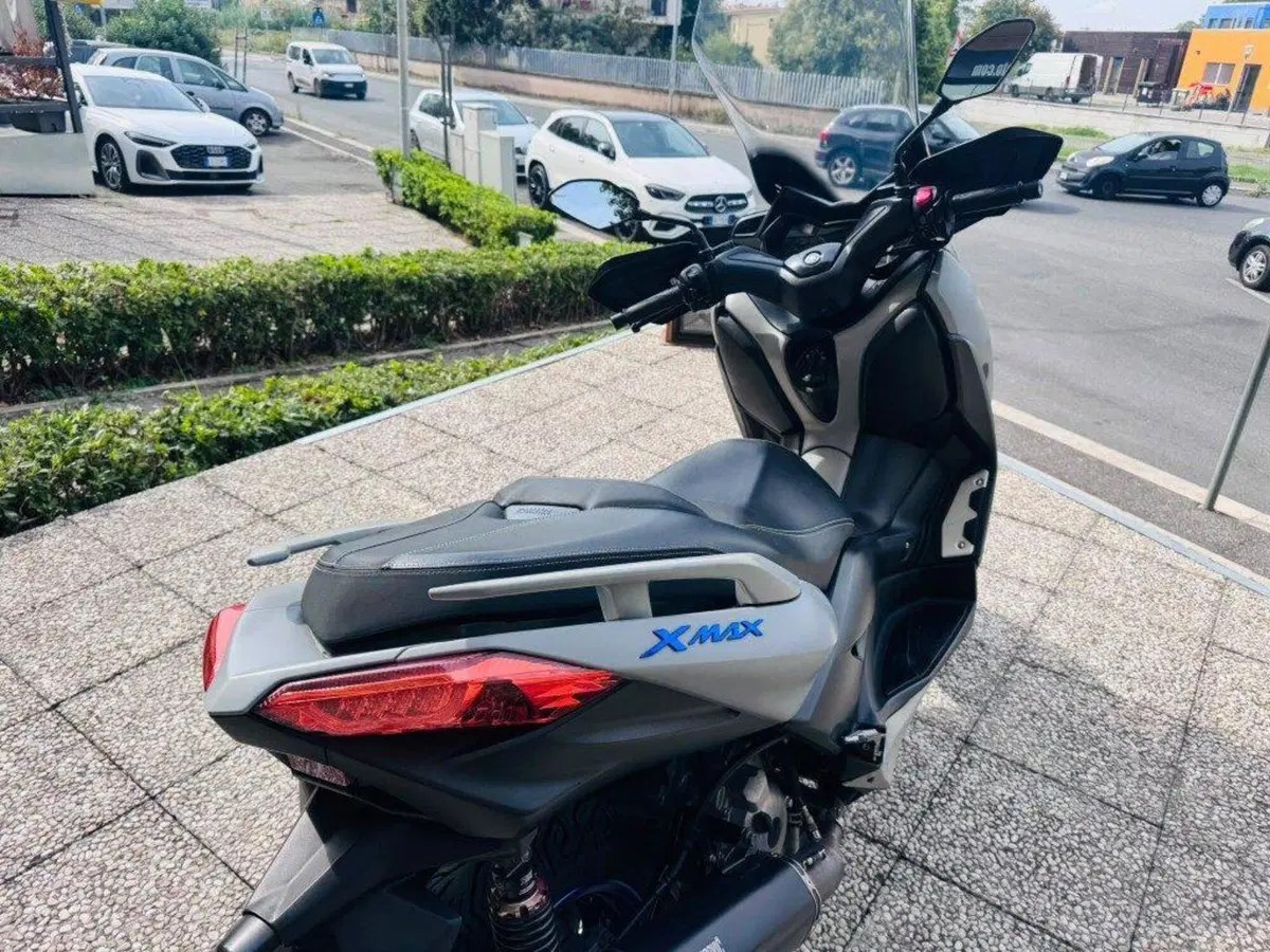 Yamaha X-Max 300 (2021 - 24) (3)
