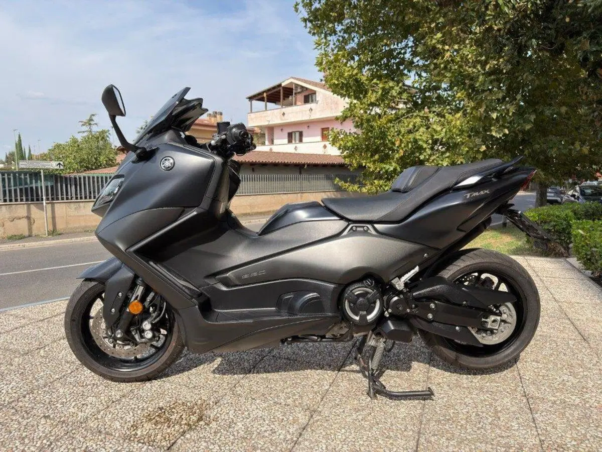 Yamaha T-Max 560 (2022 - 24) (9)