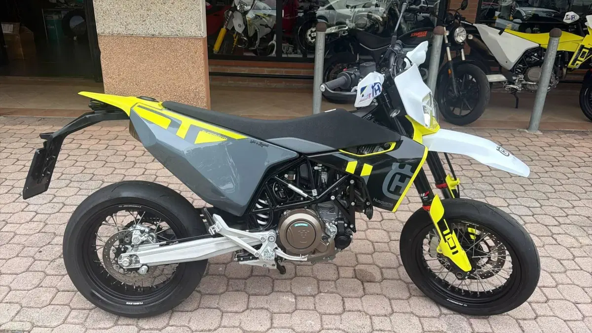 Husqvarna 701 Supermoto (2023 - 25)
