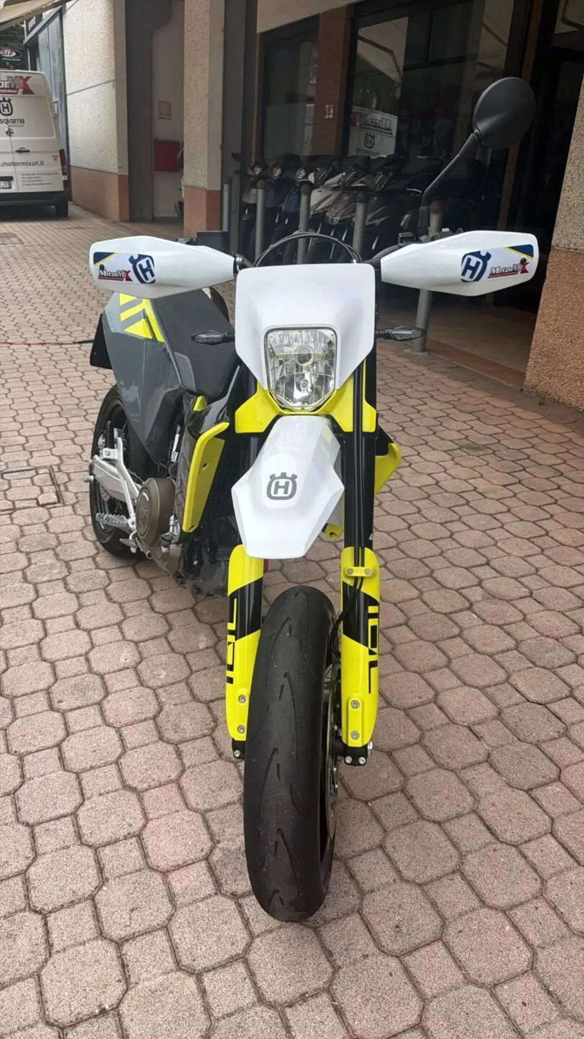 Husqvarna 701 Supermoto (2023 - 25) (3)