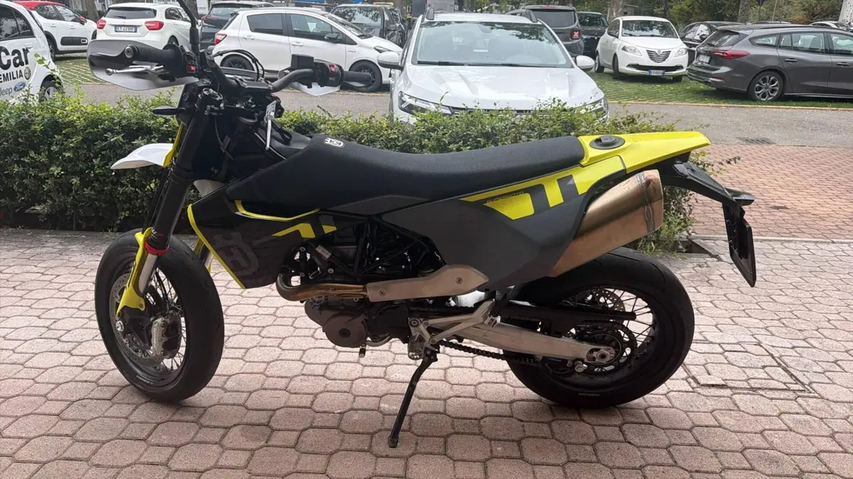 Husqvarna 701 Supermoto (2023 - 25) (4)