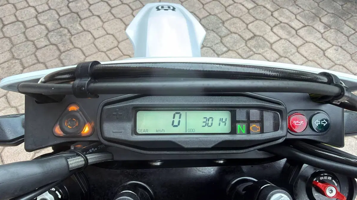 Husqvarna 701 Supermoto (2023 - 25) (5)