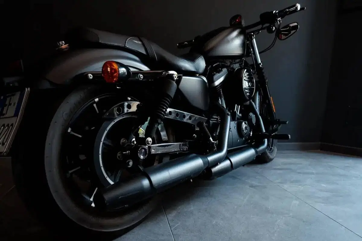 Harley-Davidson 883 Iron (2014 - 16) - XL 883N (4)