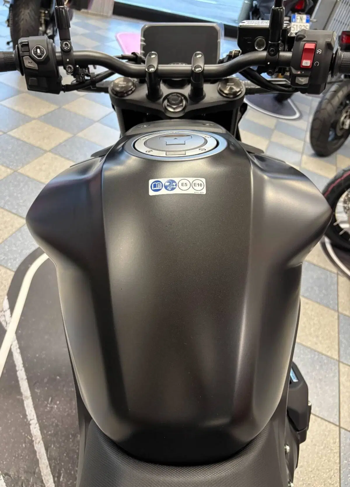 Honda CB 750 Hornet (2026) (4)