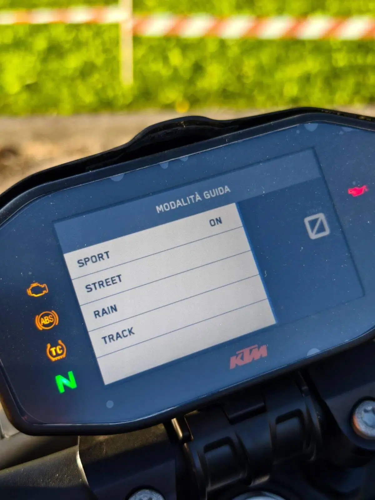 KTM 1290 Super Duke R (2019) (12)